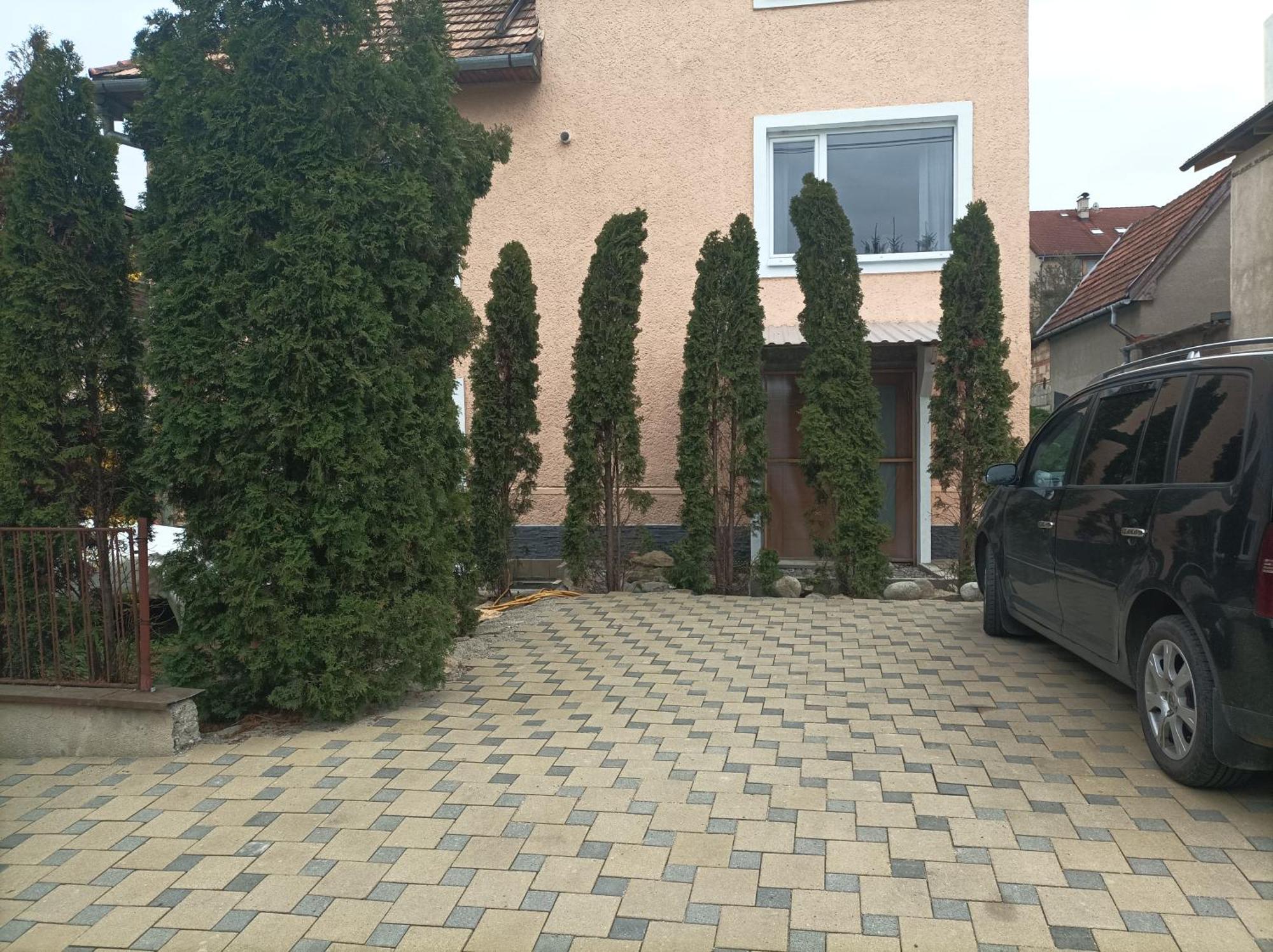 Za Ohradami Lejlighed Závažná Poruba Eksteriør billede